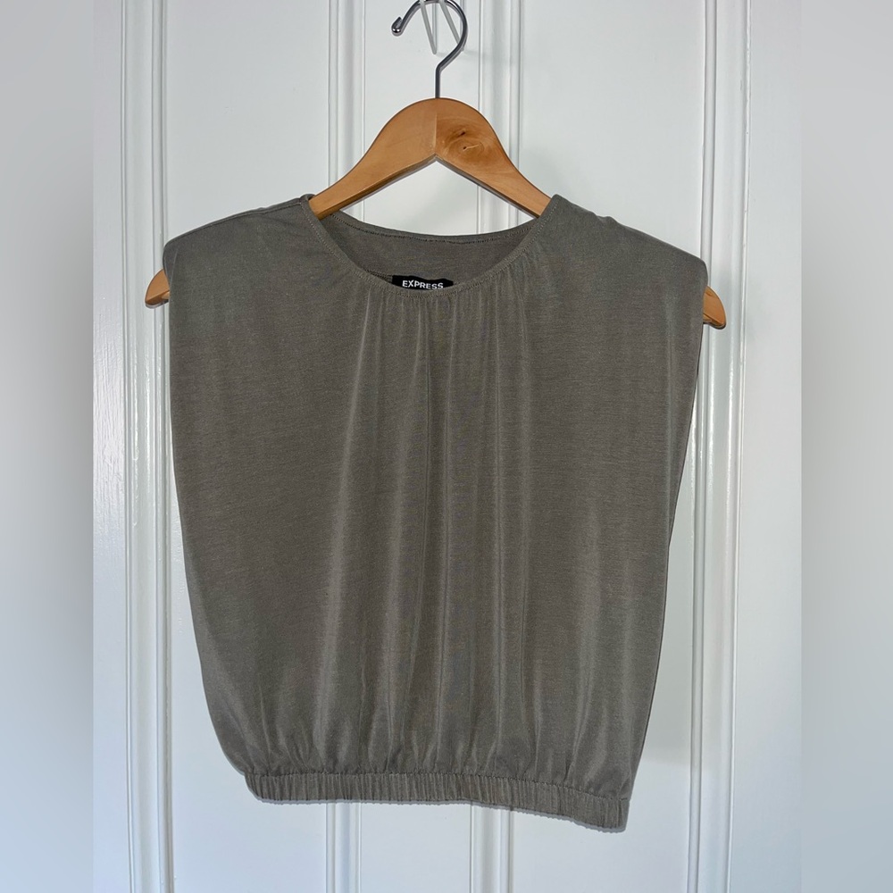 Silky sueded jersey cropped padded shoulder top